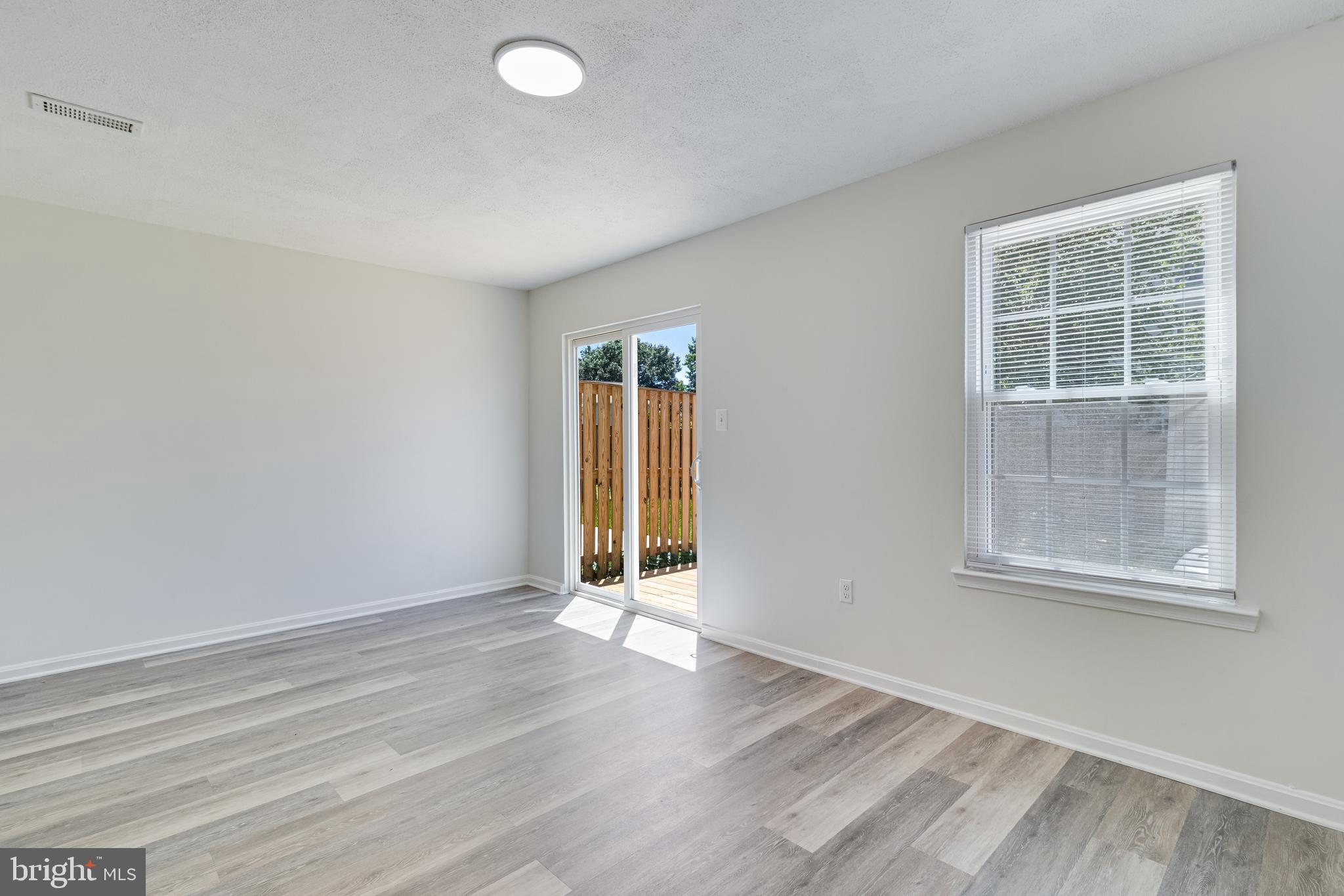 RIVERSIDE RUN IND HEAD - Residential