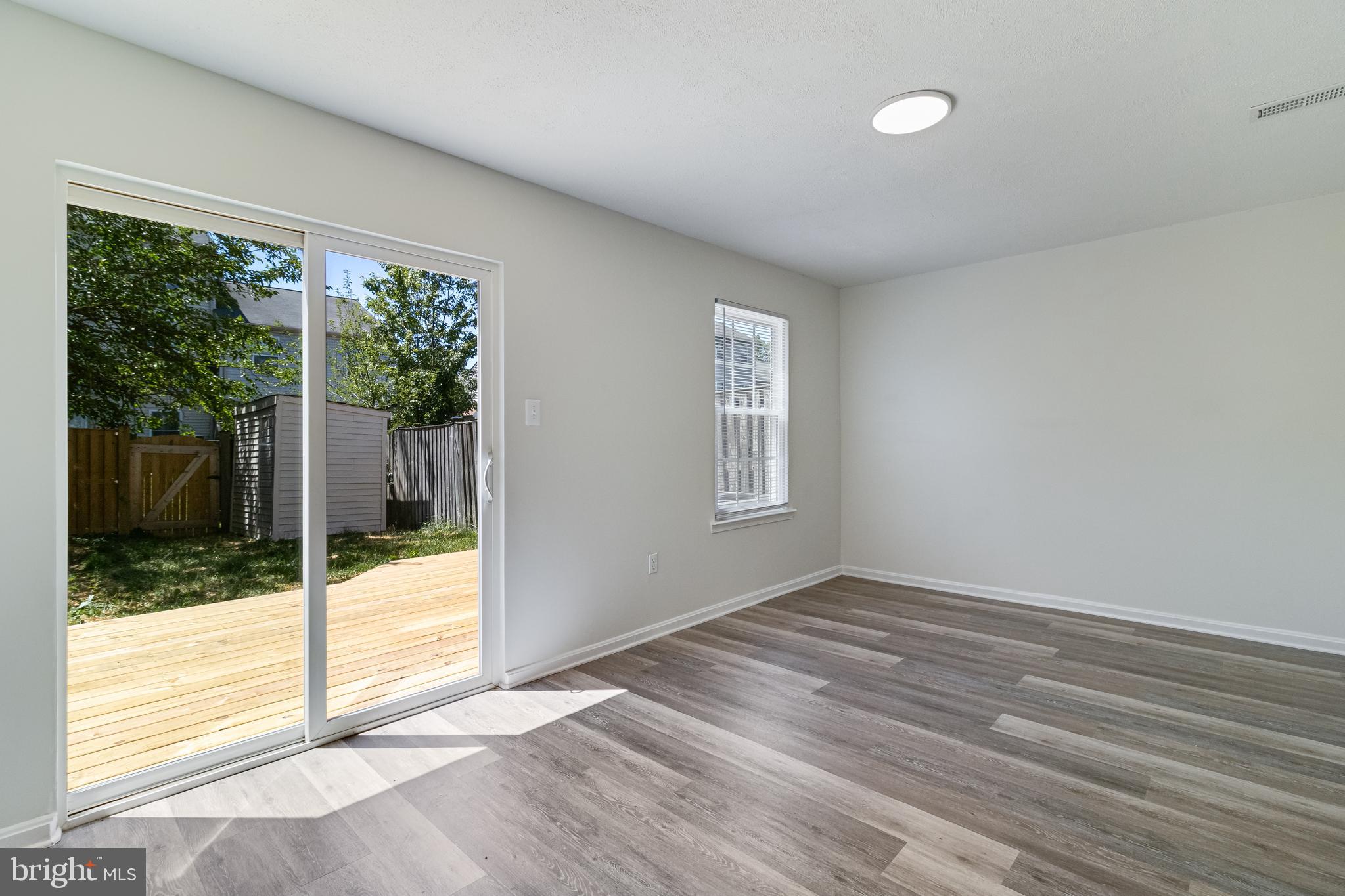 RIVERSIDE RUN IND HEAD - Residential