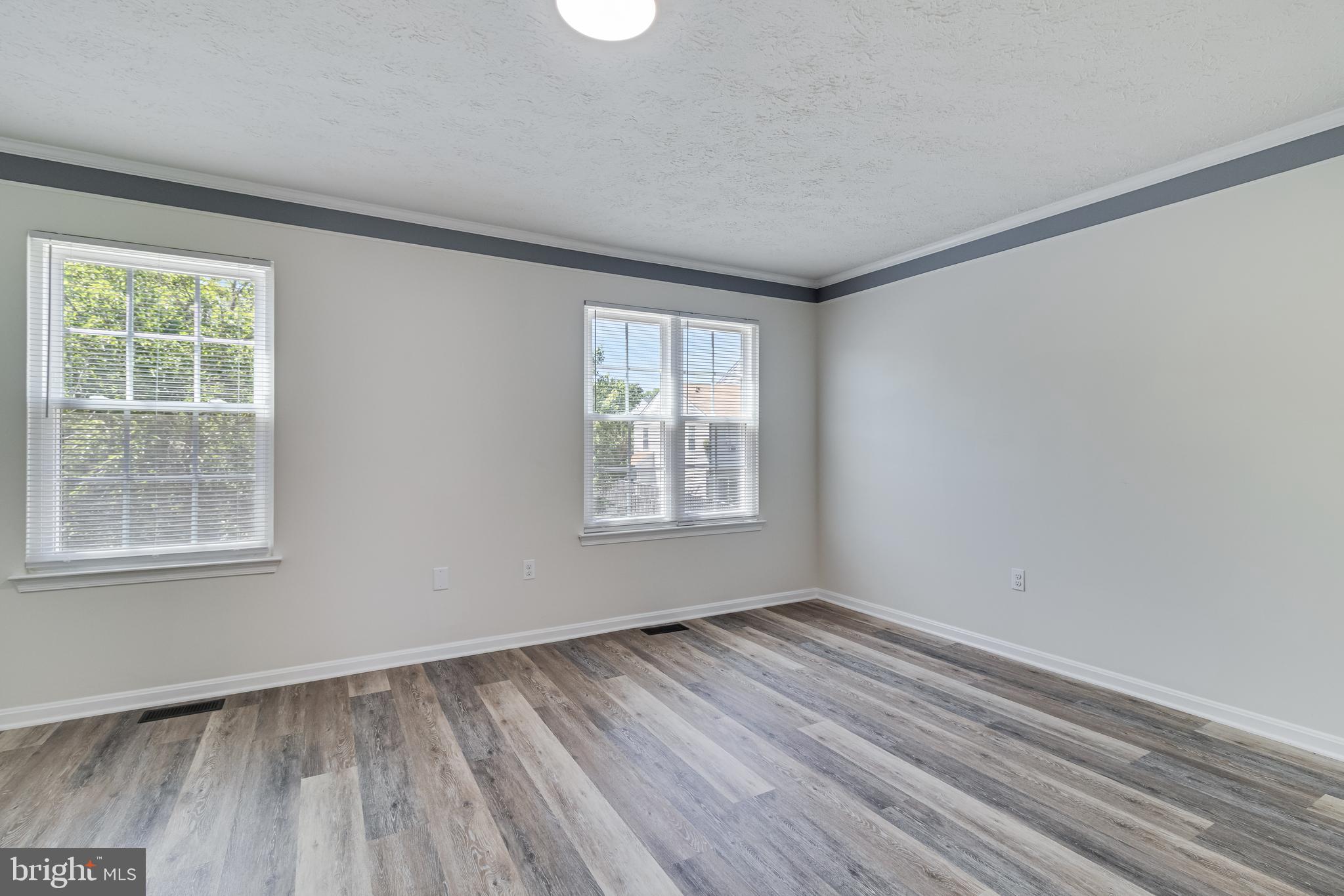RIVERSIDE RUN IND HEAD - Residential