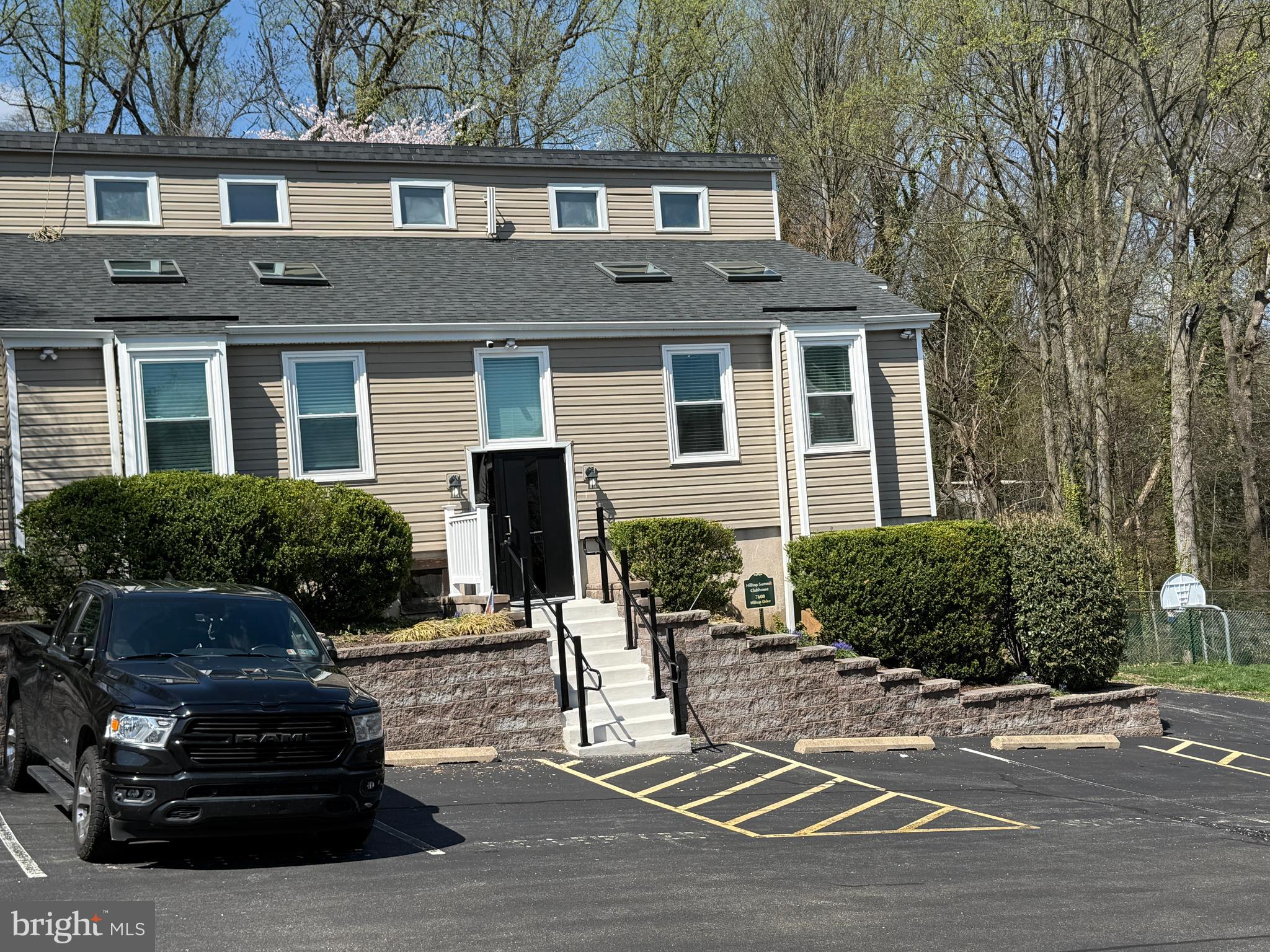 HILLTOP SUMMIT - Residential