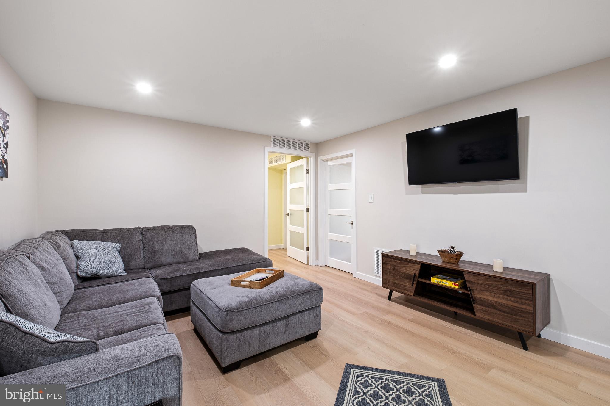 WESTMINSTER - Residential