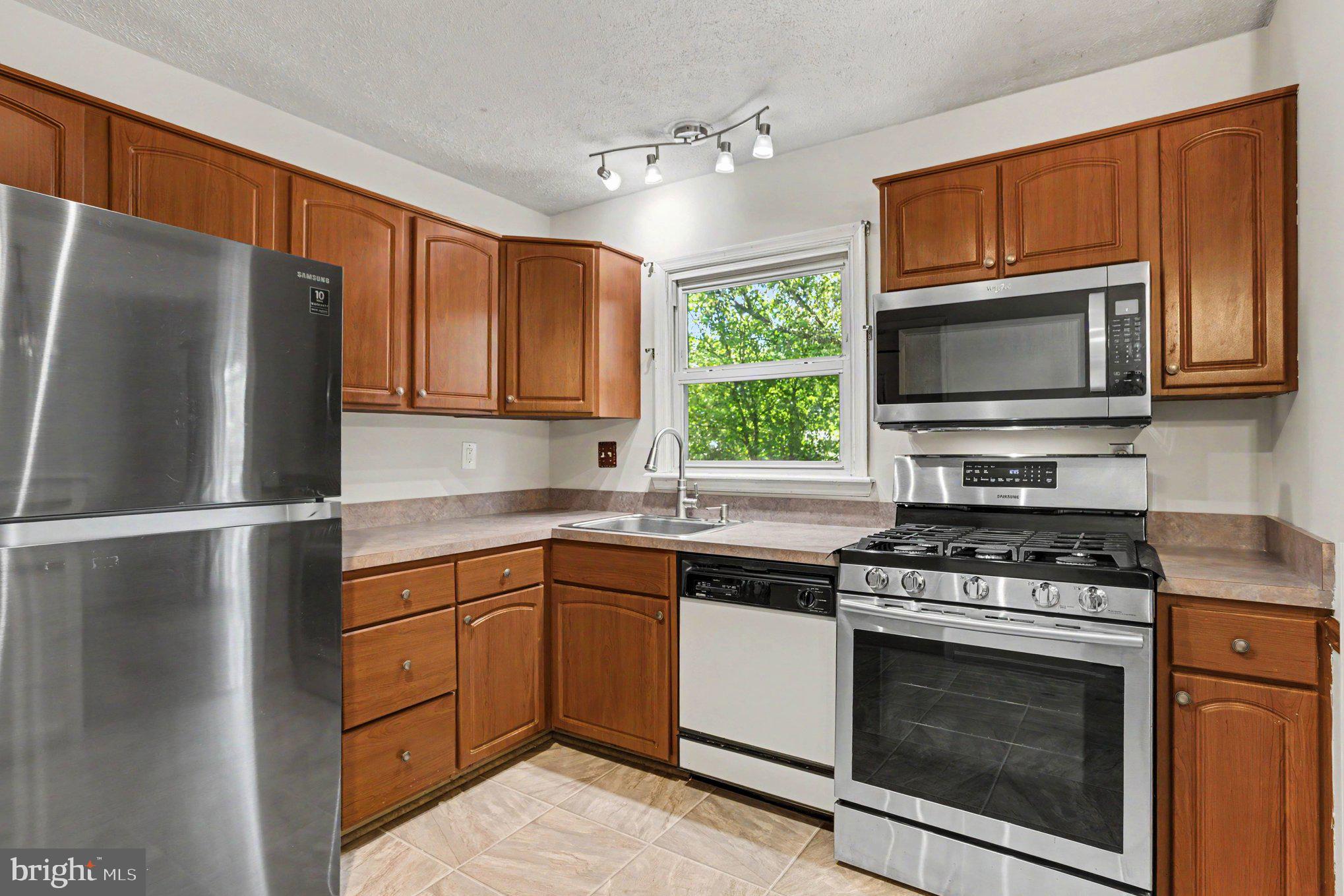 FOUR SEASONS ESTATES - Residential