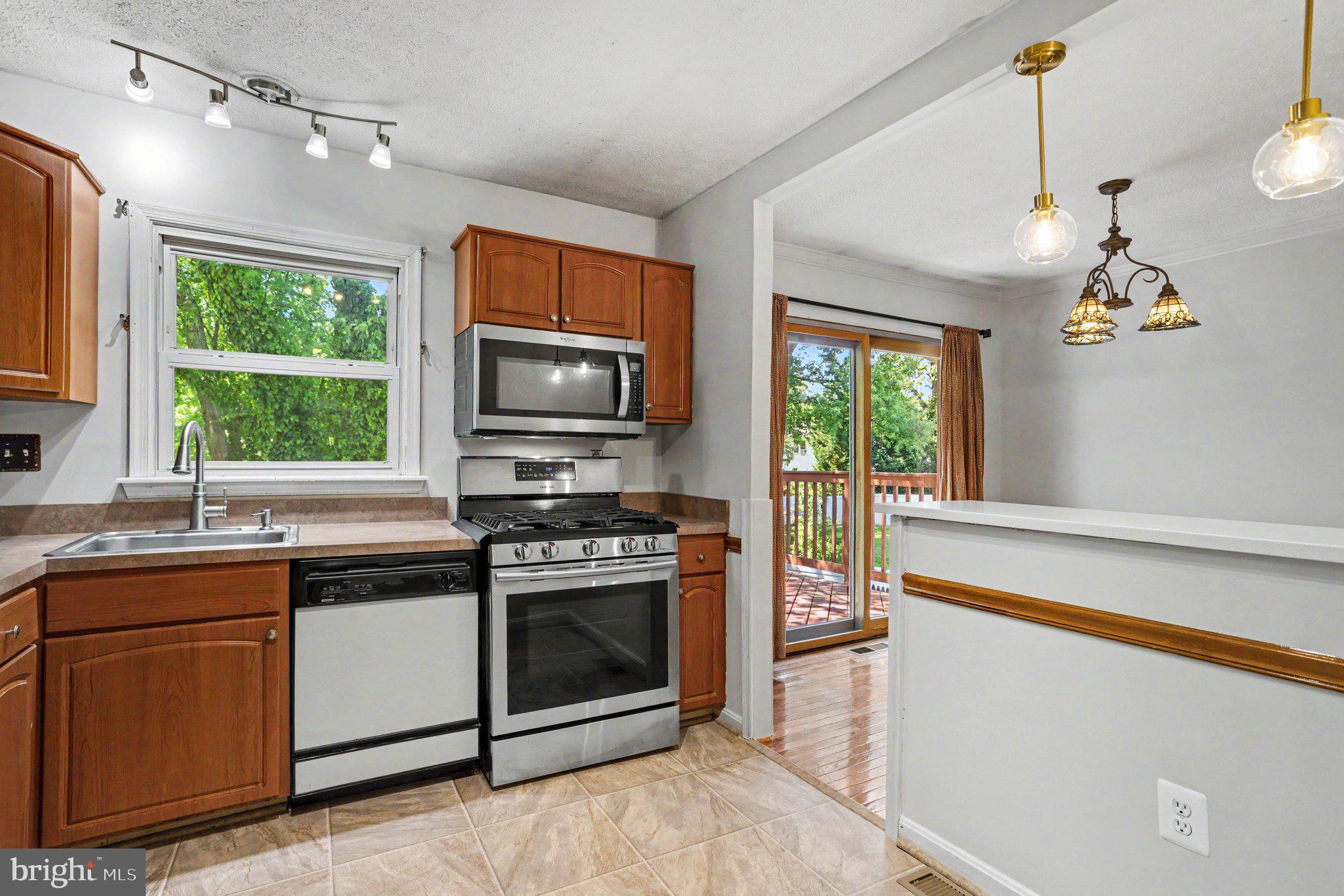 FOUR SEASONS ESTATES - Residential