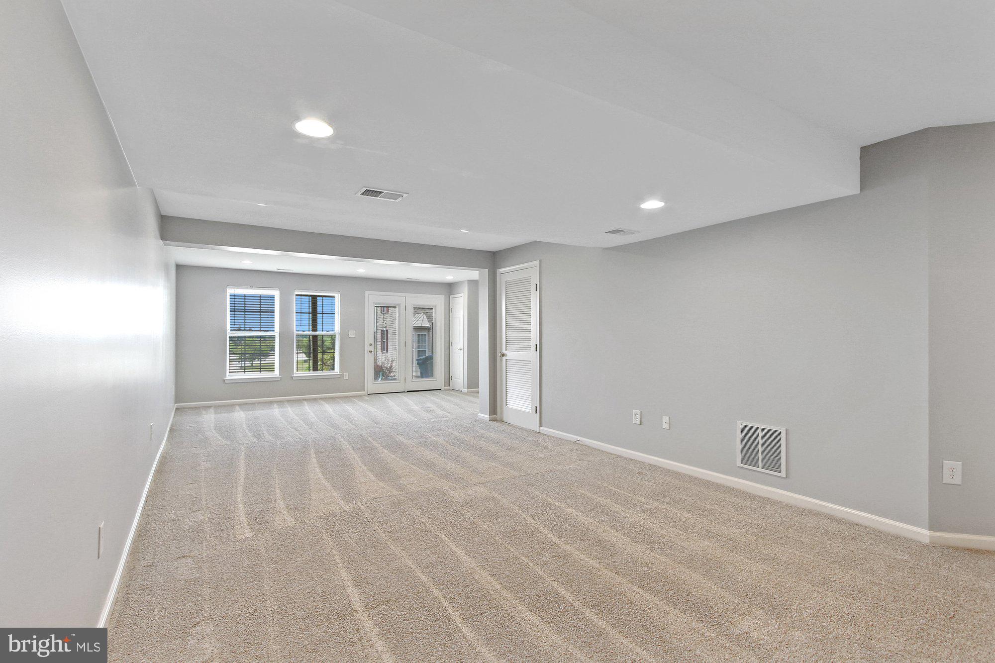 CARRIAGE HILL CONDOS - Residential