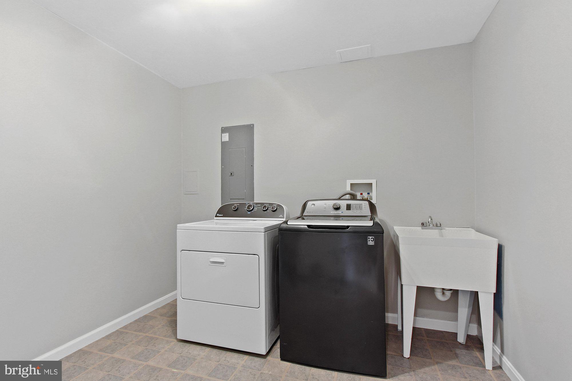 CARRIAGE HILL CONDOS - Residential