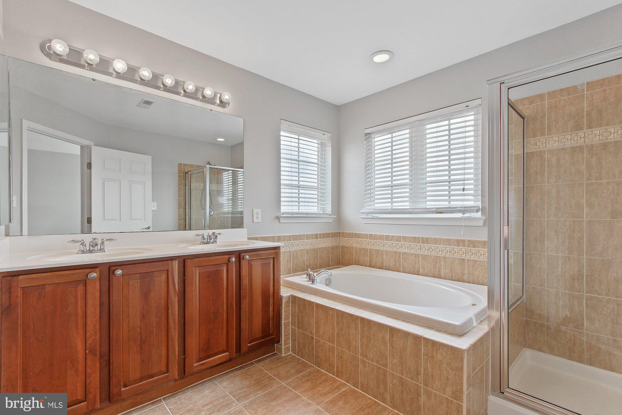 CARRIAGE HILL CONDOS - Residential