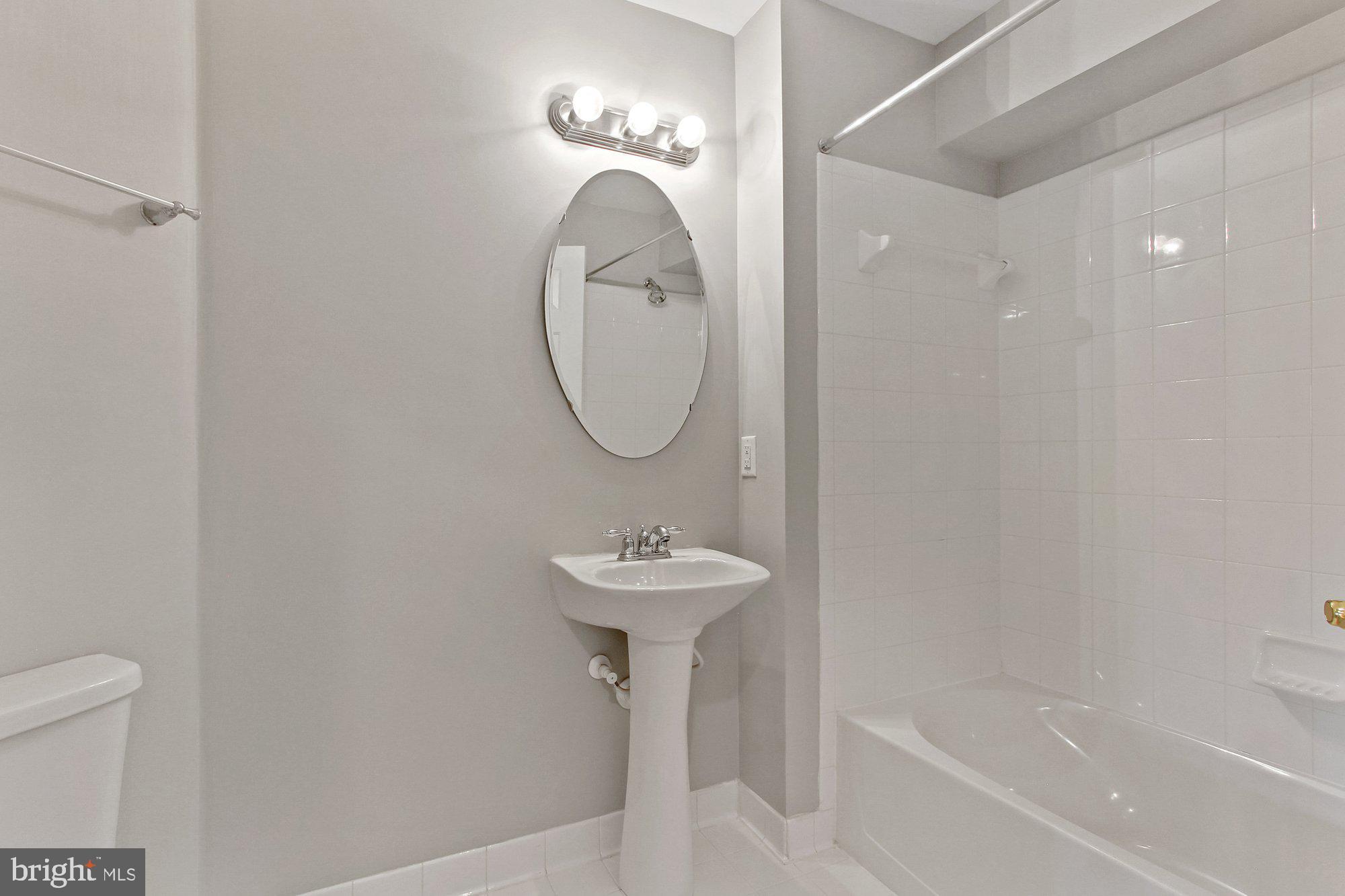 CARRIAGE HILL CONDOS - Residential