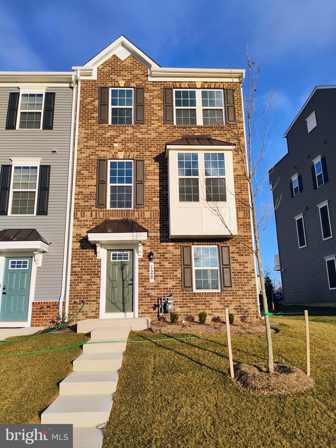 SOUTH LAKE - Residential Lease