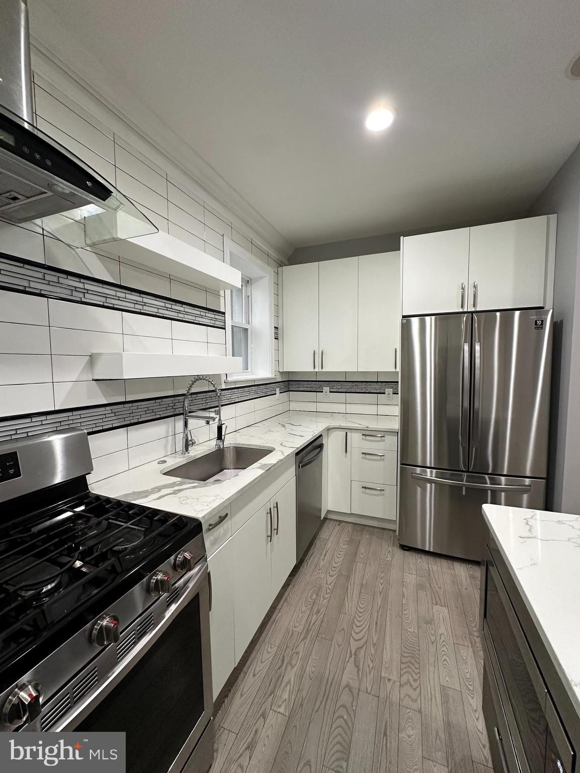 DICKINSON NARROWS - Residential Lease