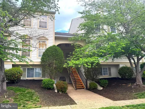 8141 Bayonet Way Unit 204, Manassas, VA MLS: VAPW2092178