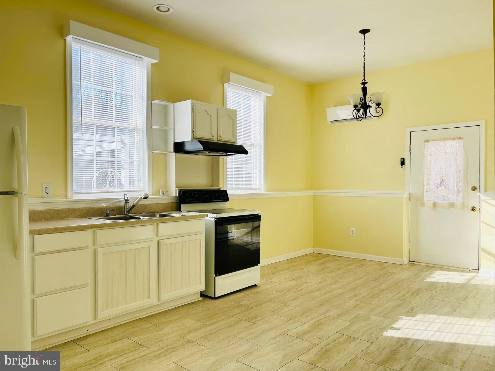 TRAUMEREI FARM - Residential Lease