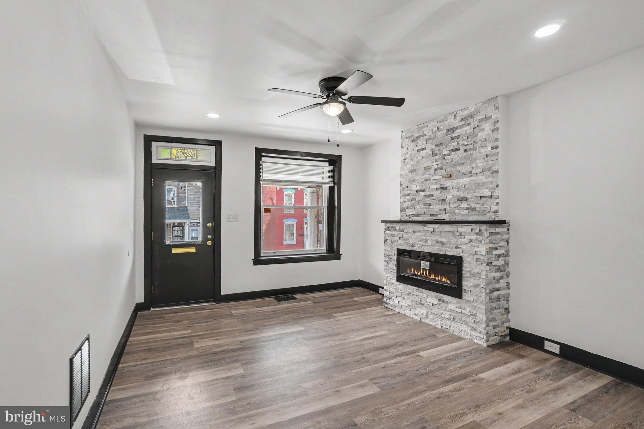 1221 MULBERRY STREET