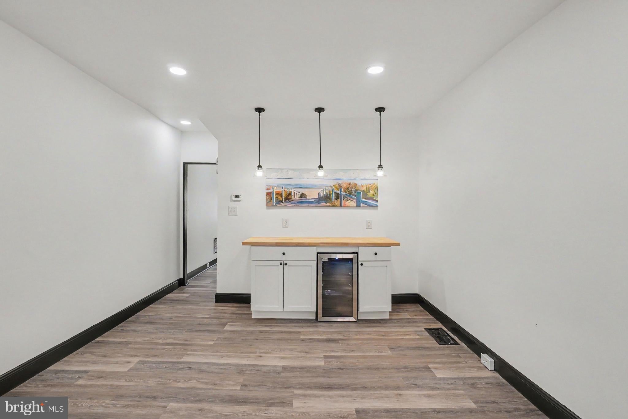 1221 MULBERRY STREET