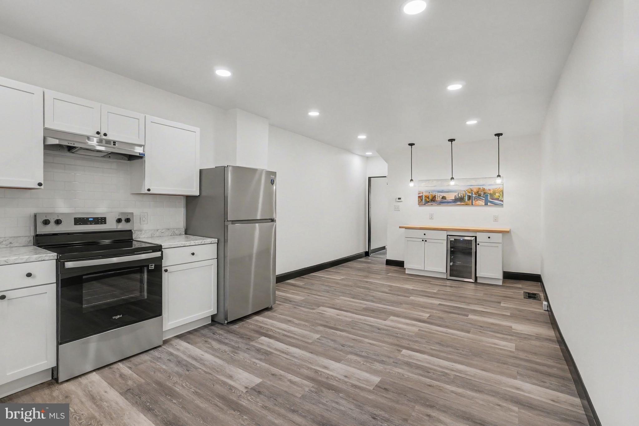 1221 MULBERRY STREET