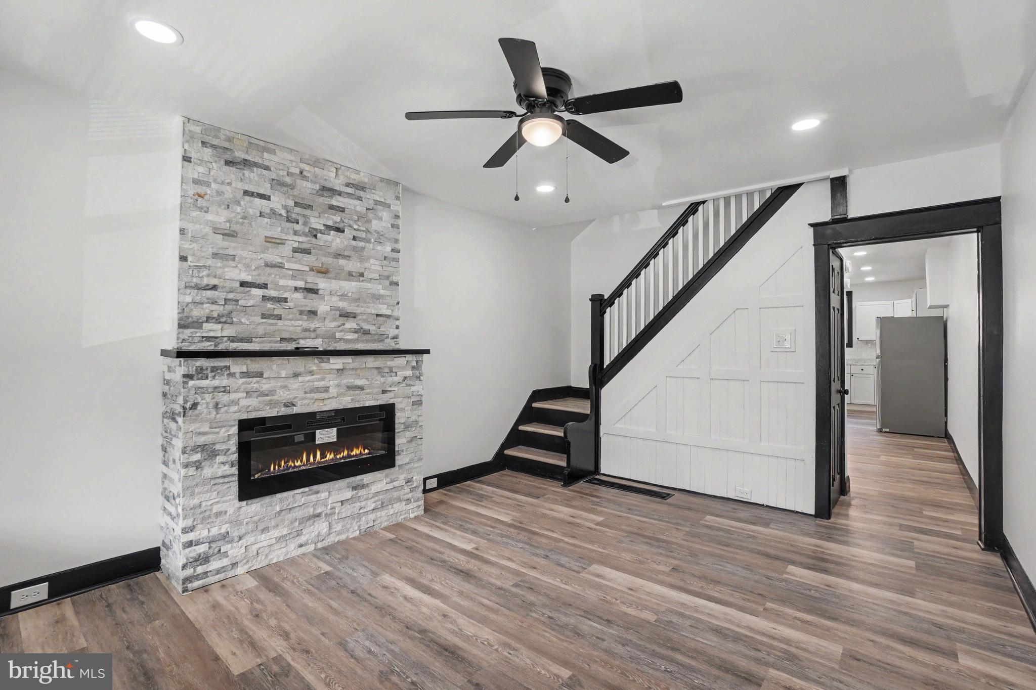 1221 MULBERRY STREET