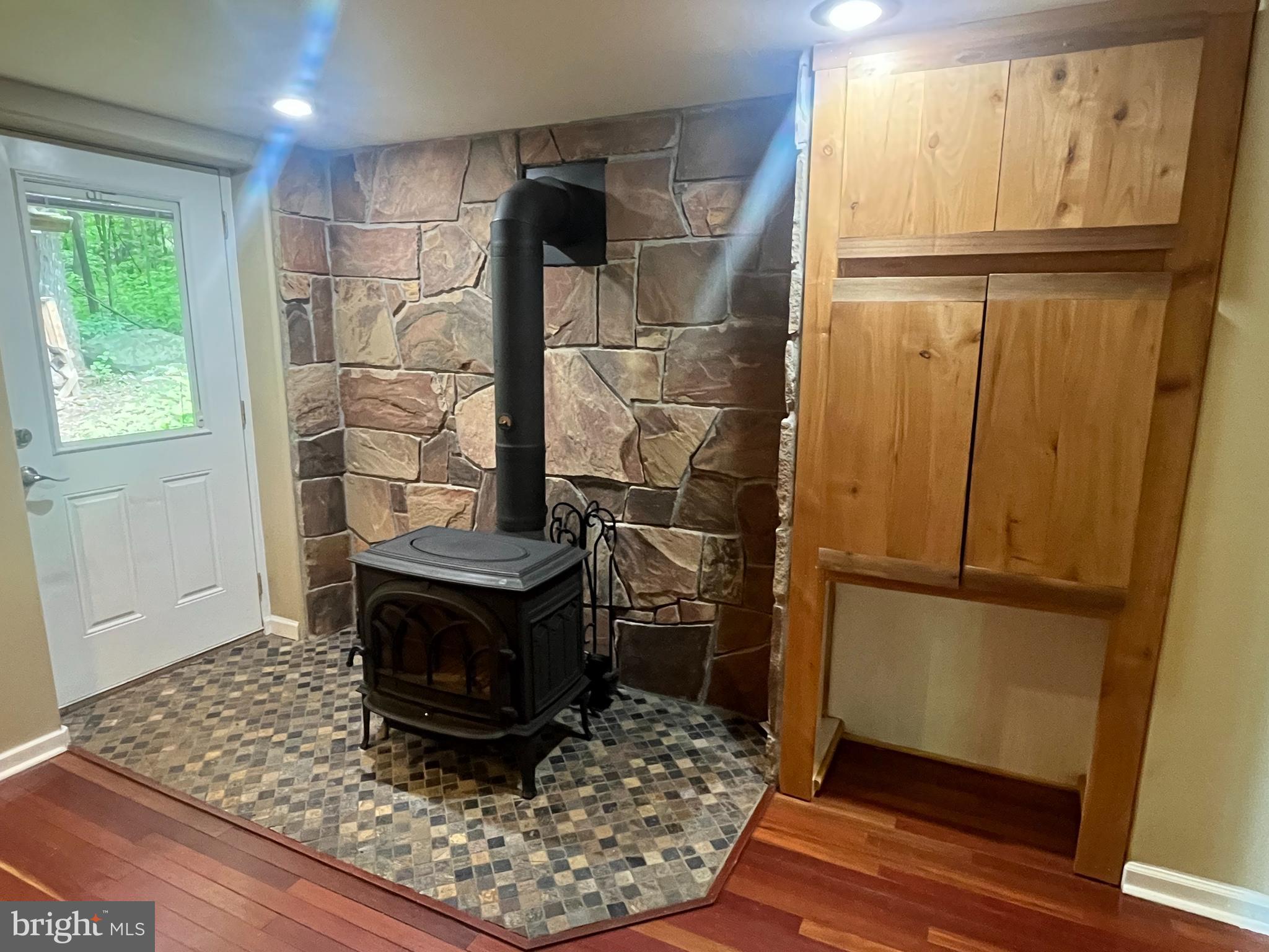 BLUE MOUNTAIN - Residential Lease