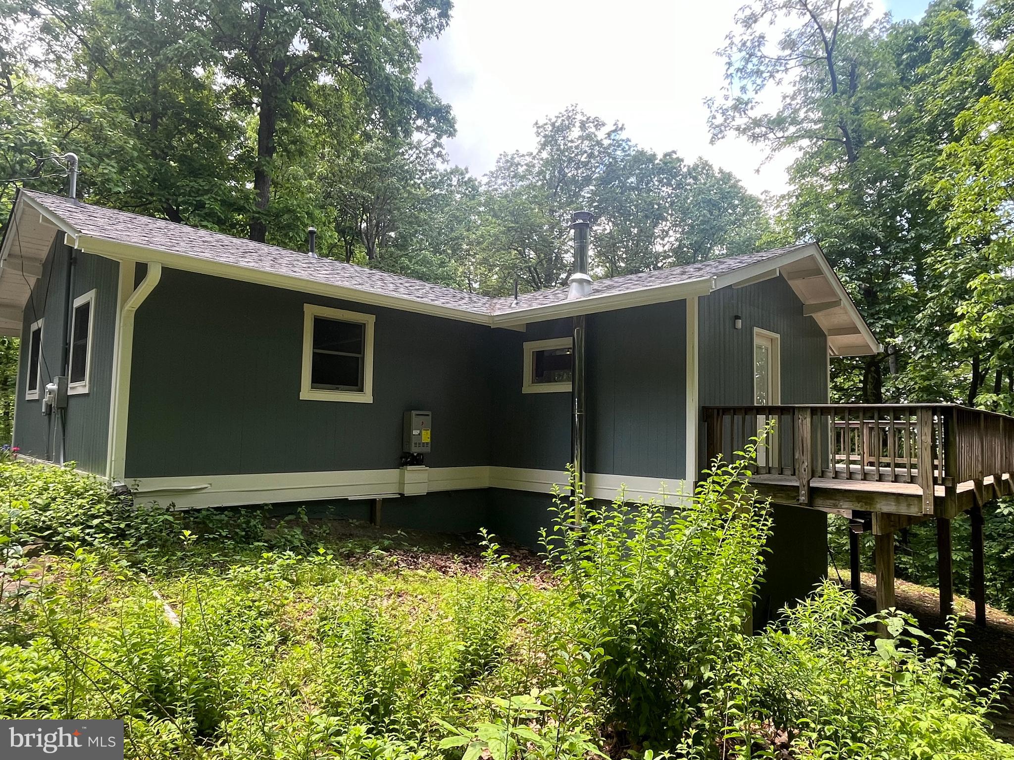 BLUE MOUNTAIN - Residential Lease