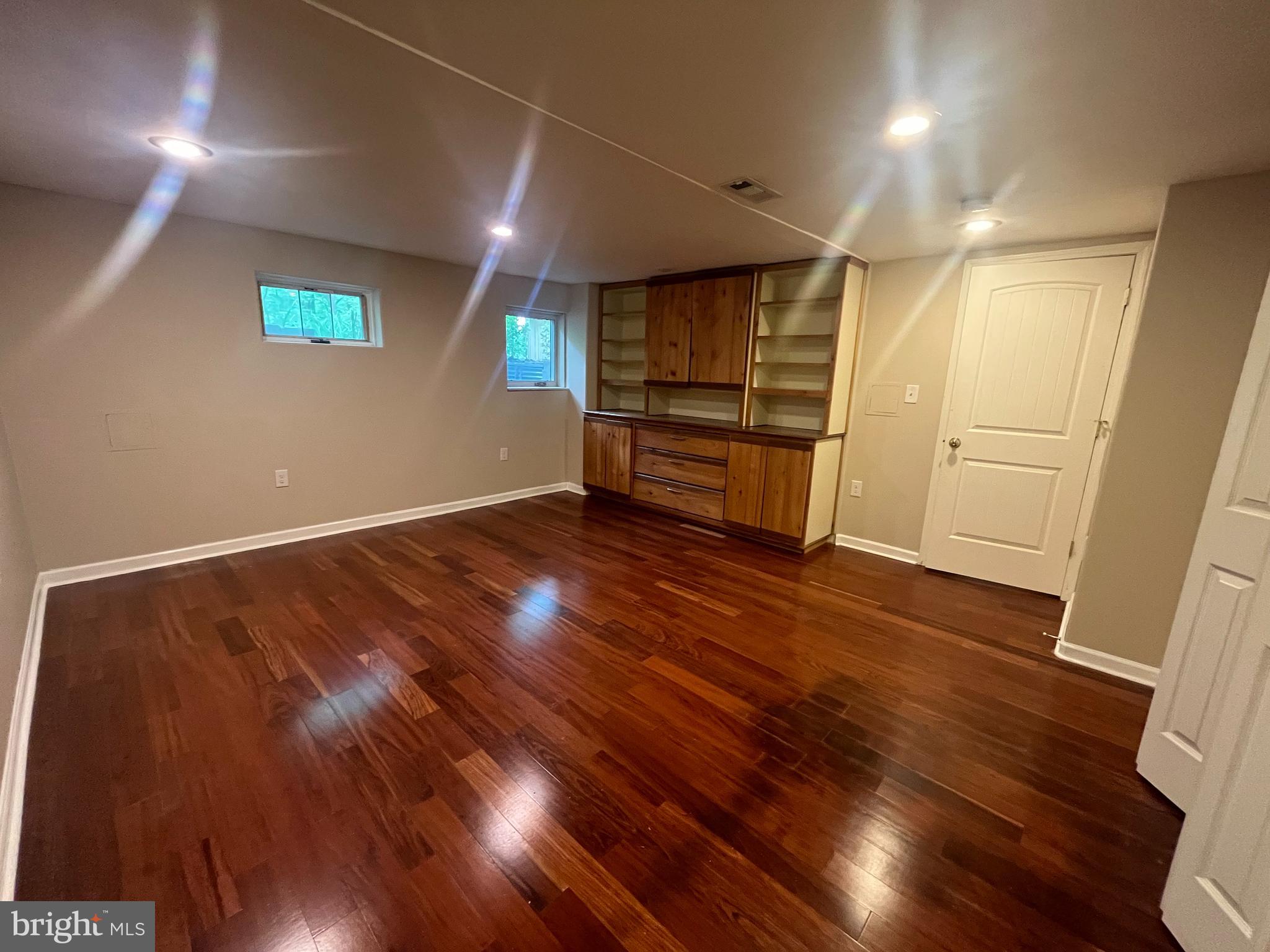 BLUE MOUNTAIN - Residential Lease