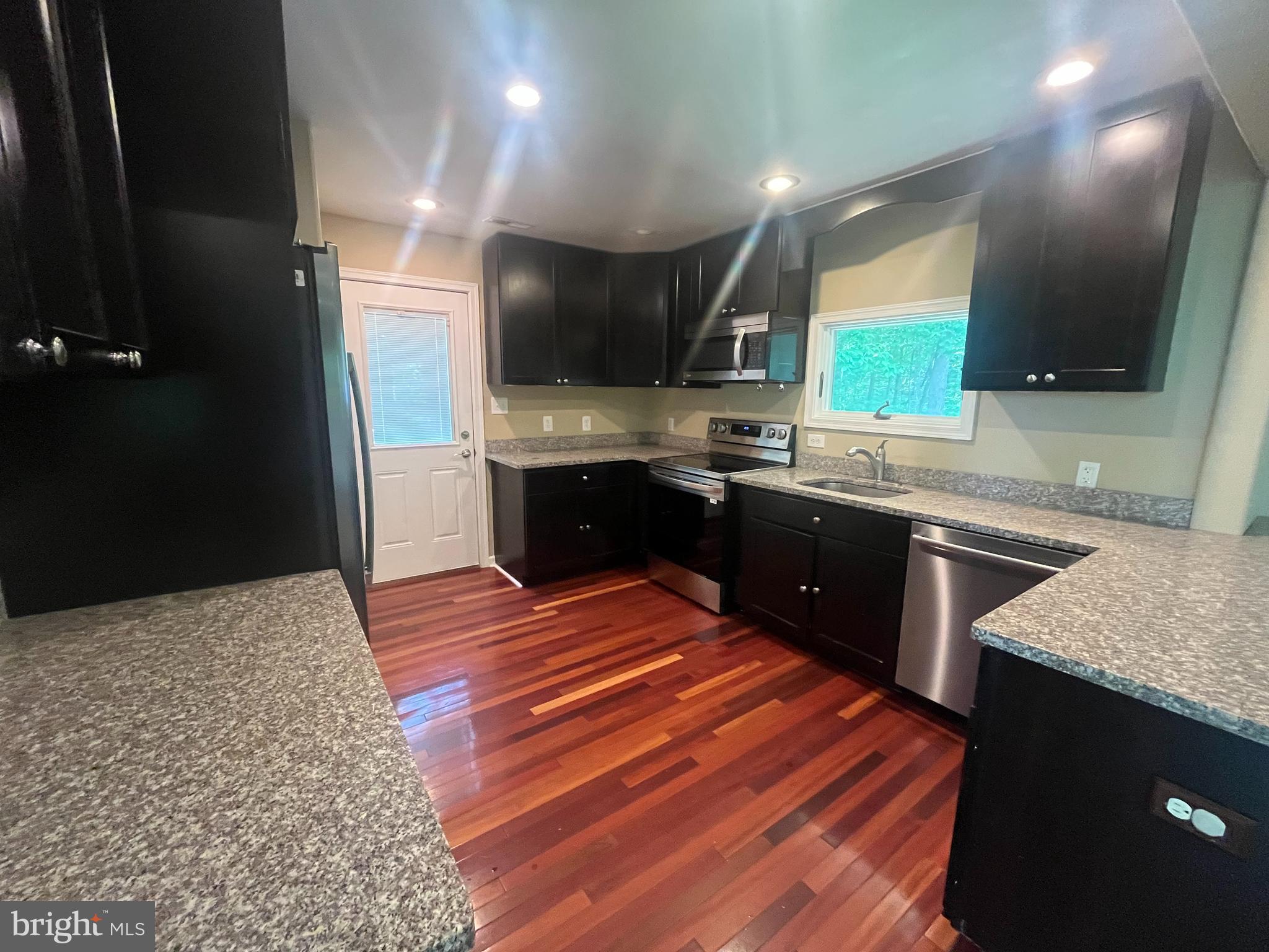 BLUE MOUNTAIN - Residential Lease