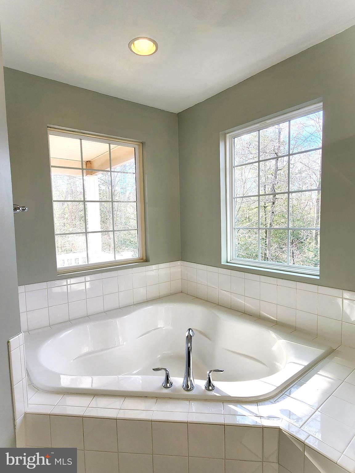 STONEHOUSE RUN - Residential Lease