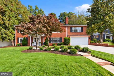 Photo of 6250 Diamond Drive, FALLS CHURCH, VA 22044 (MLS # VAFX2345122)
