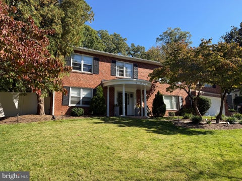 Photo of 6250 Diamond Drive, FALLS CHURCH, VA 22044 (MLS # VAFX2345122)