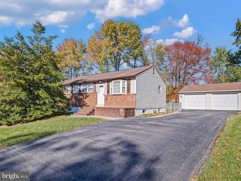 Photo of 9 Ridge Drive, NEW CASTLE, DE 19720 (MLS # DENC2091214)