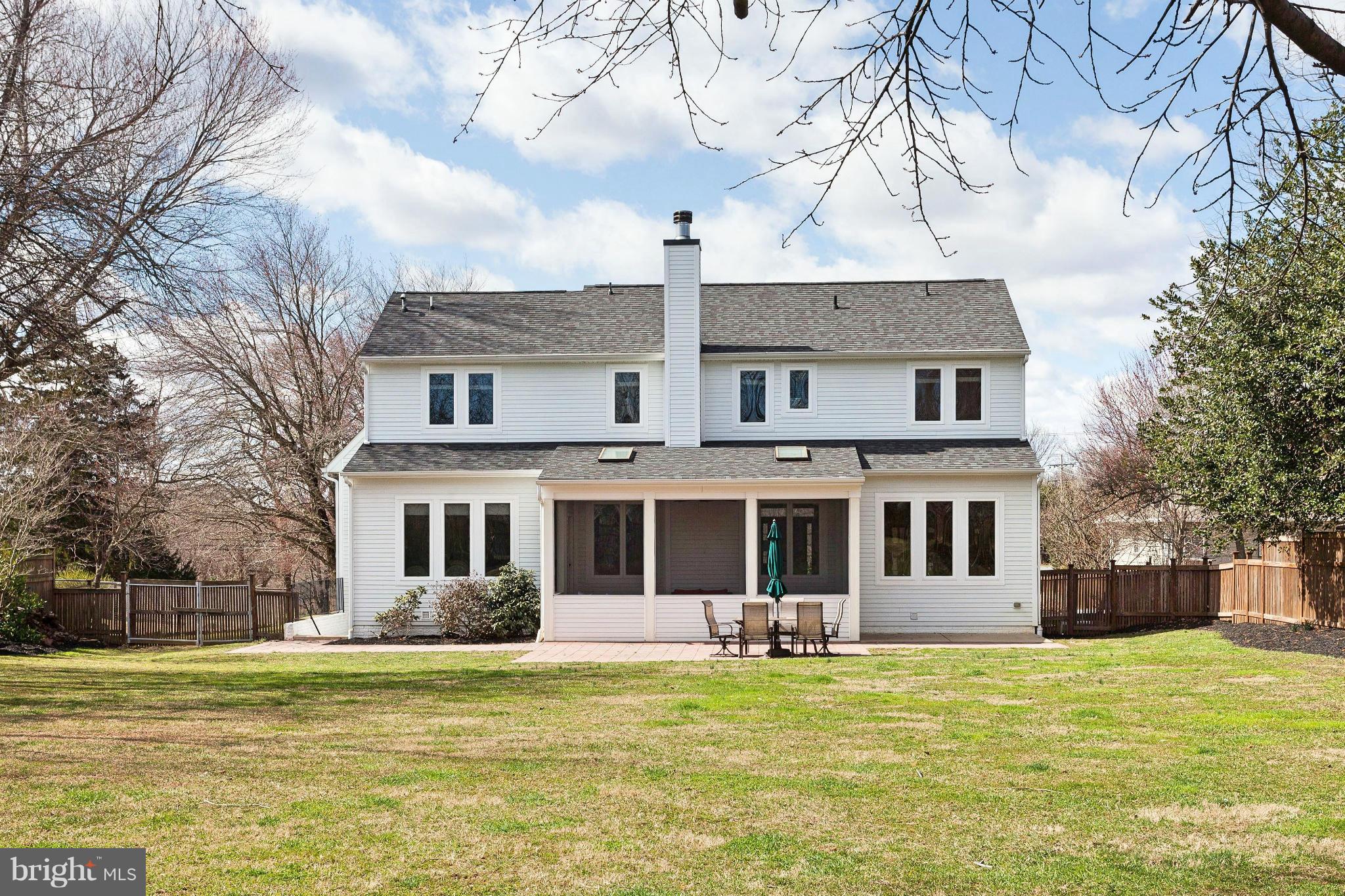 ROCKLAND SQUARE - Residential