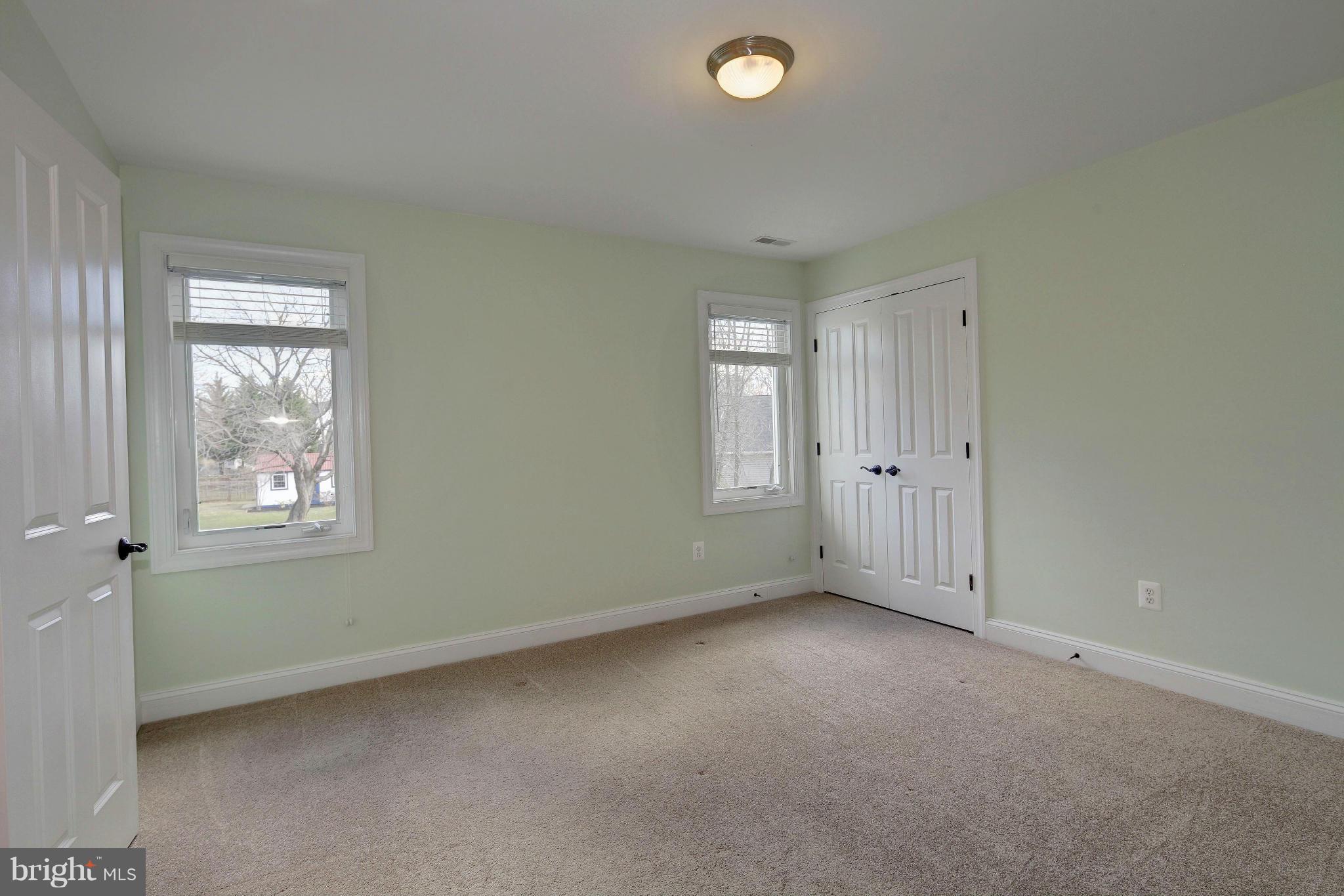 ROCKLAND SQUARE - Residential