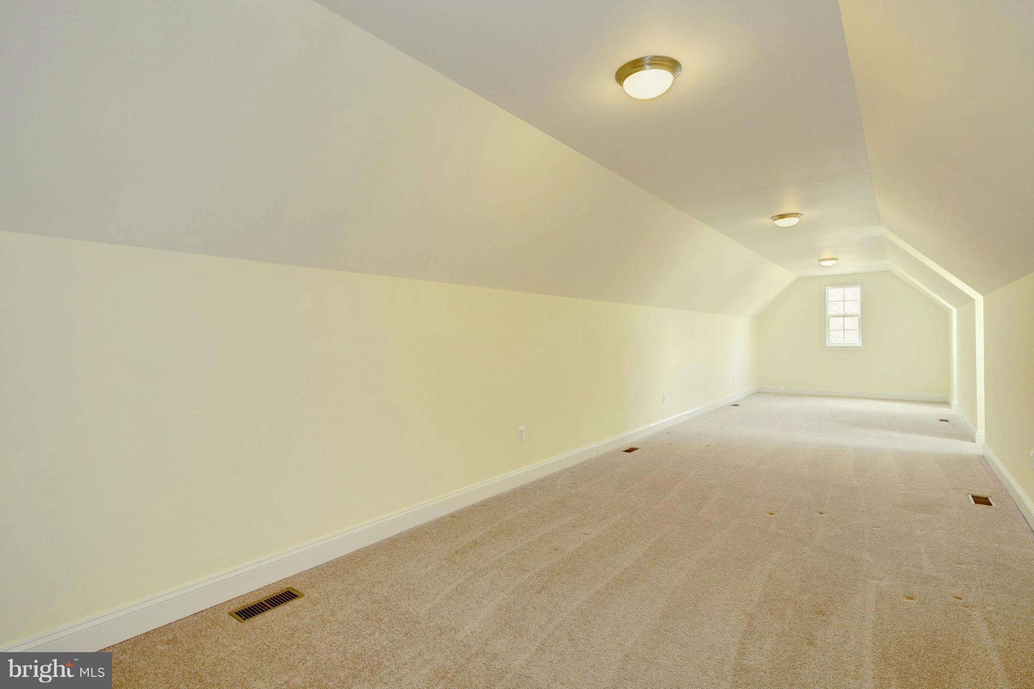 ROCKLAND SQUARE - Residential