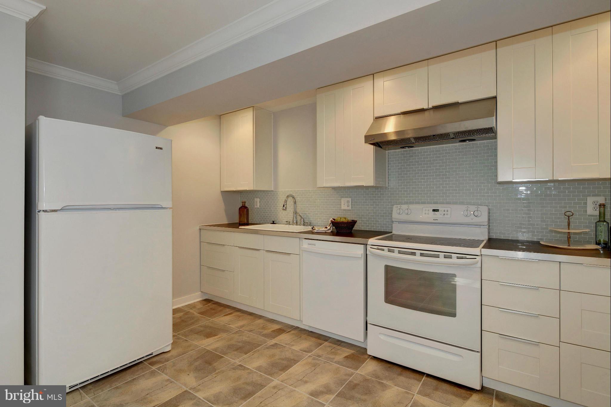 ROCKLAND SQUARE - Residential