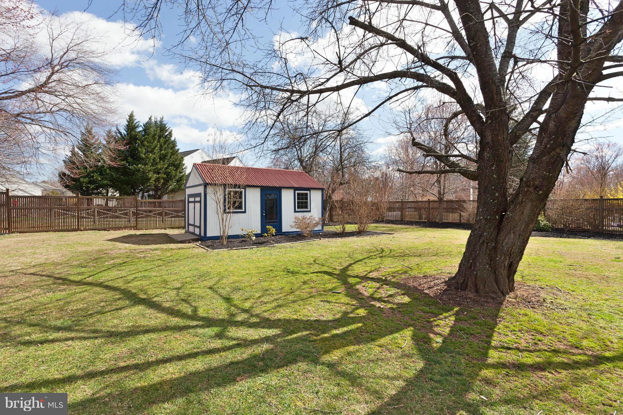 ROCKLAND SQUARE - Residential