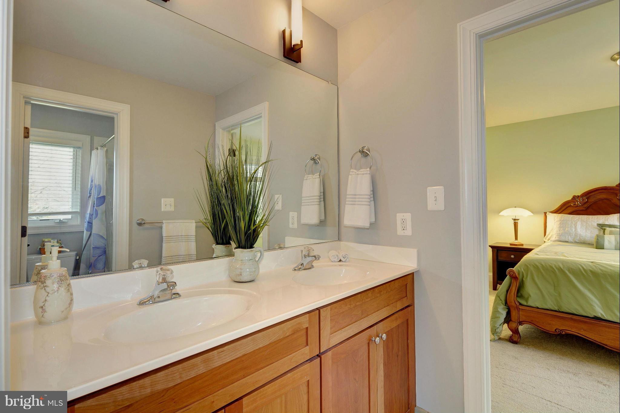 ROCKLAND SQUARE - Residential