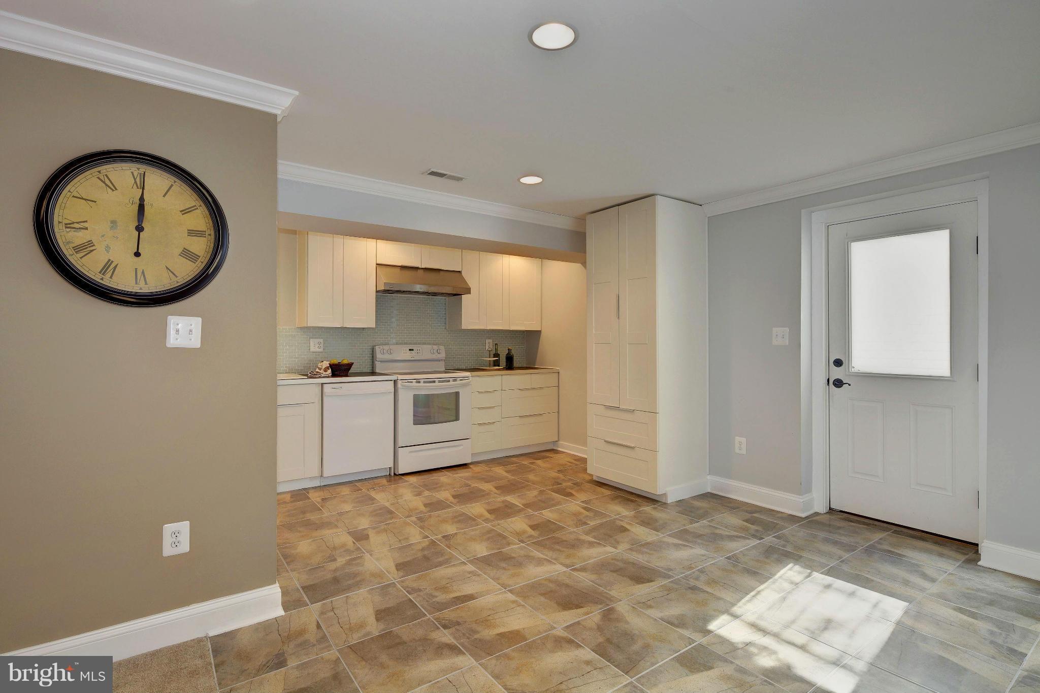 ROCKLAND SQUARE - Residential