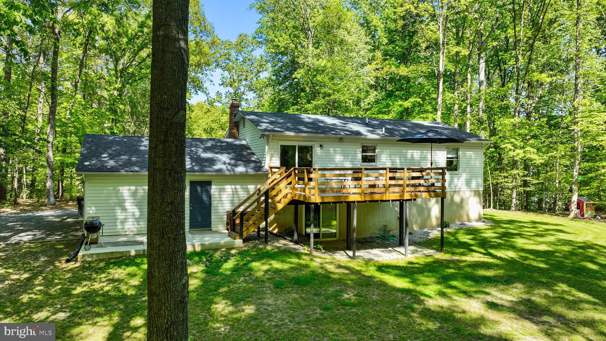 COUNTRY LAKES - Residential