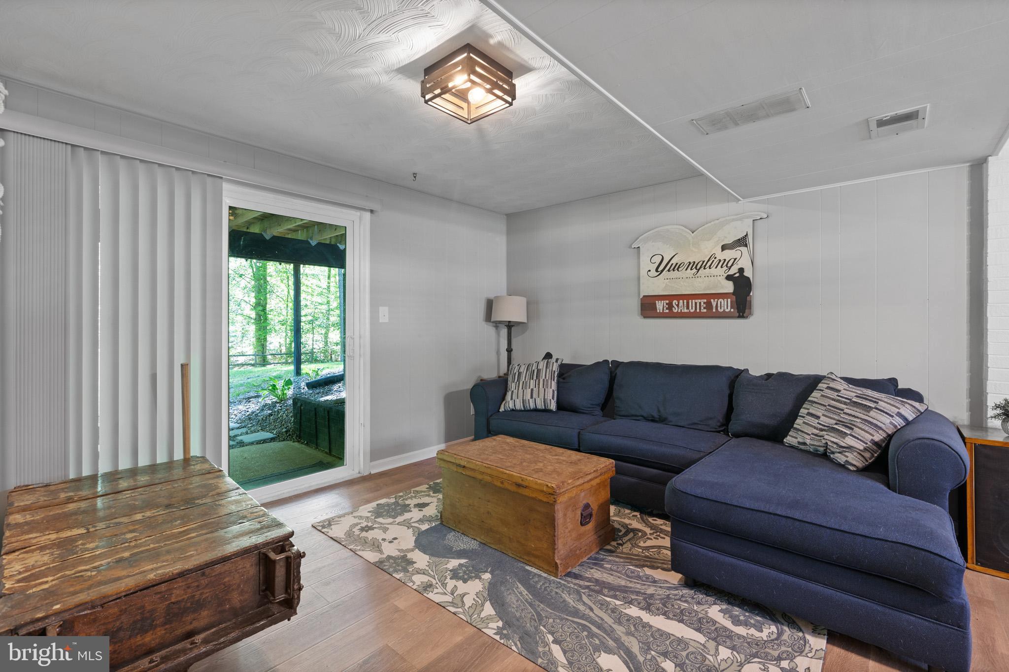 COUNTRY LAKES - Residential