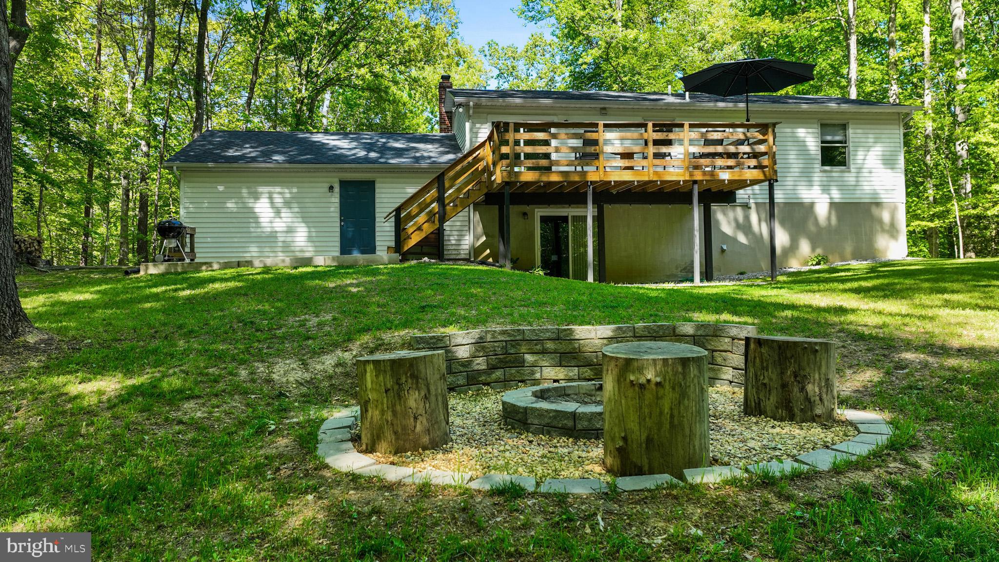 COUNTRY LAKES - Residential