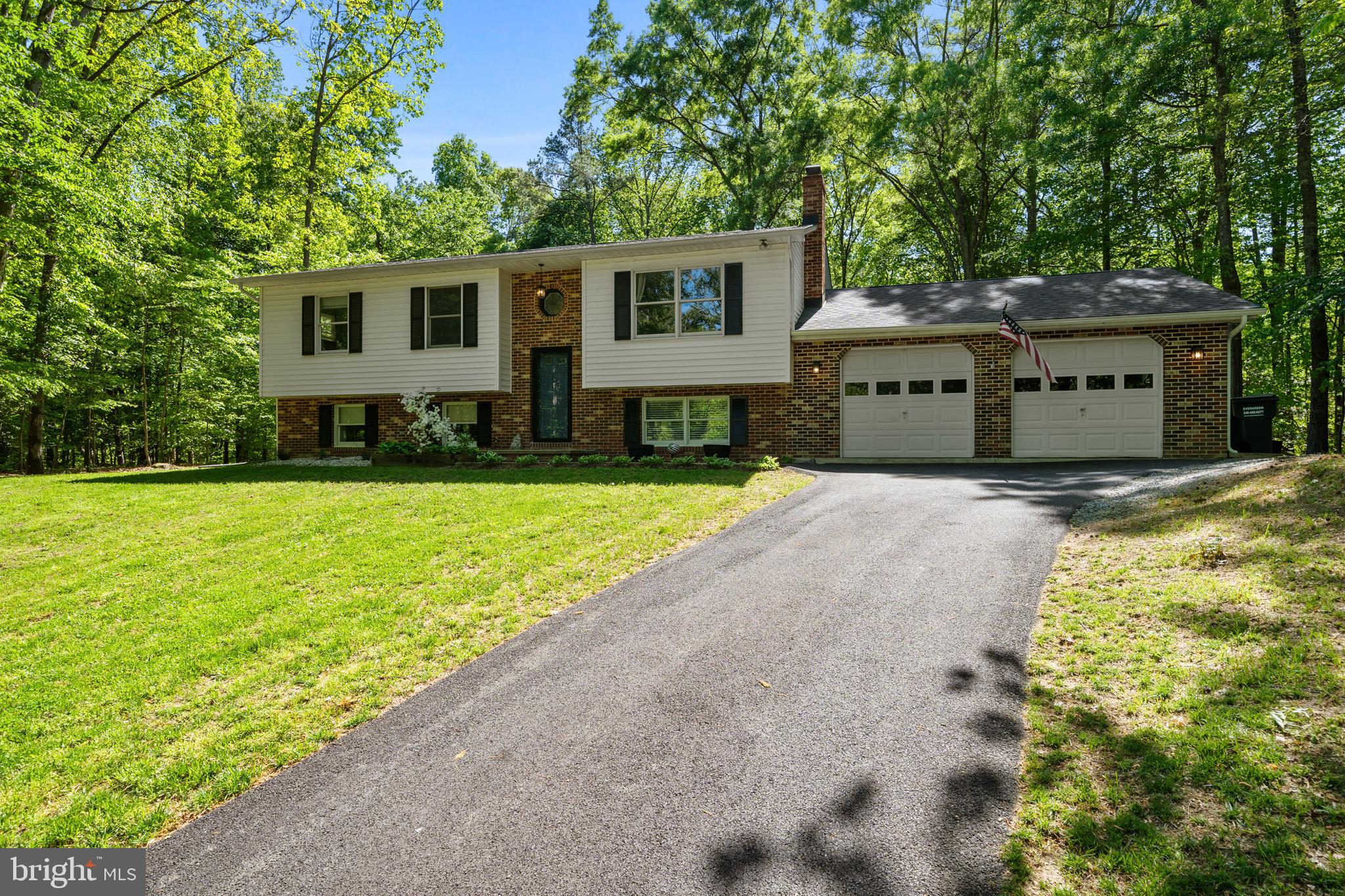 COUNTRY LAKES - Residential