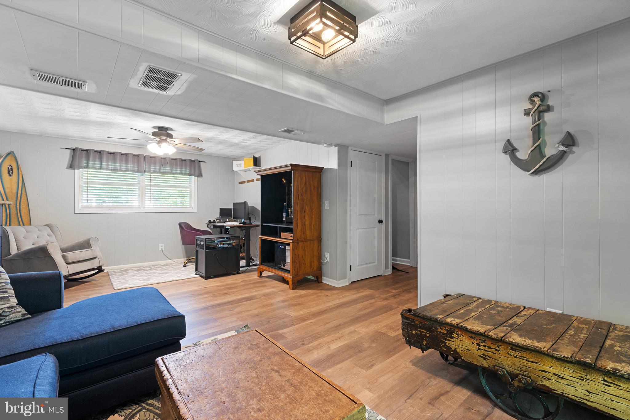 COUNTRY LAKES - Residential