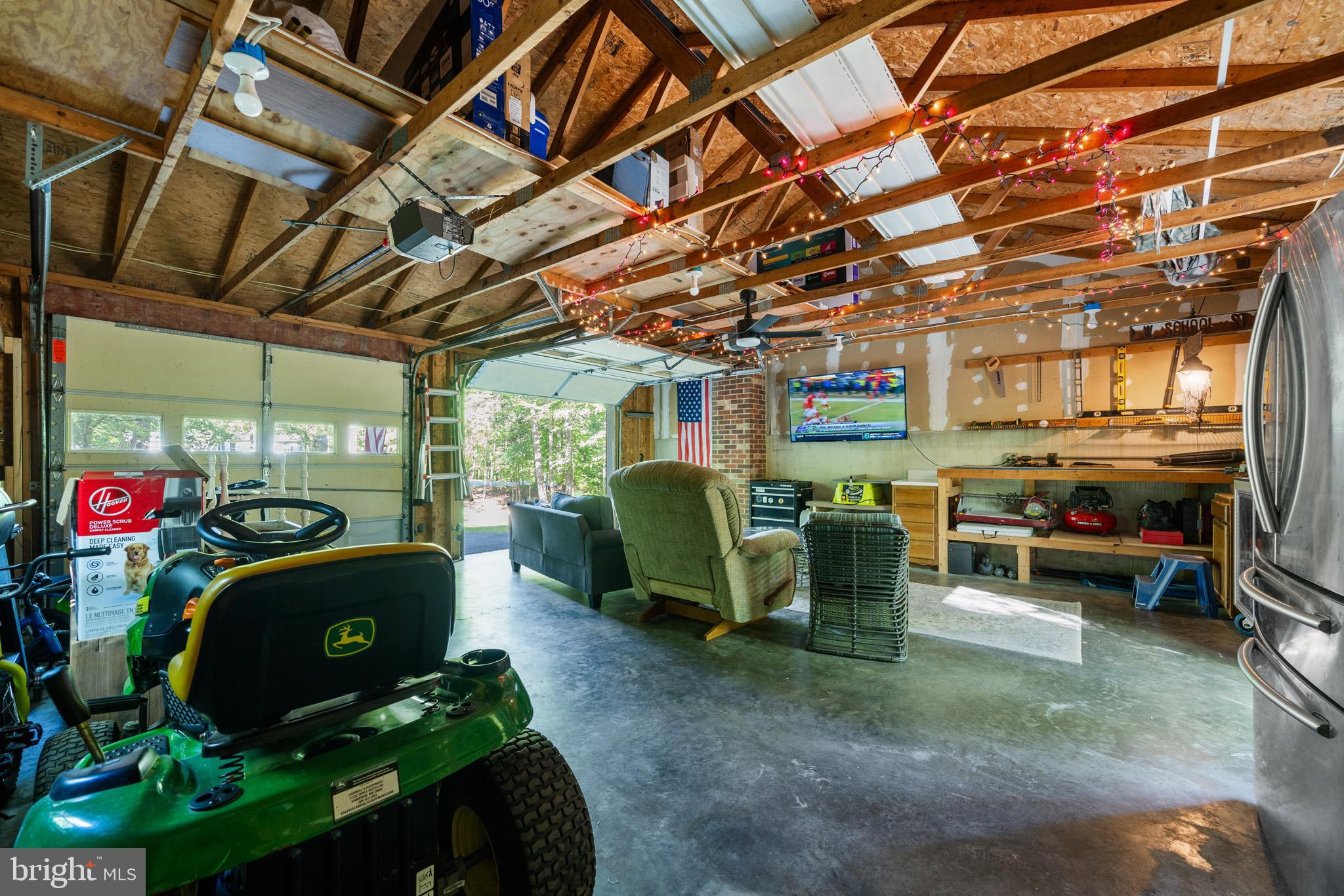 COUNTRY LAKES - Residential