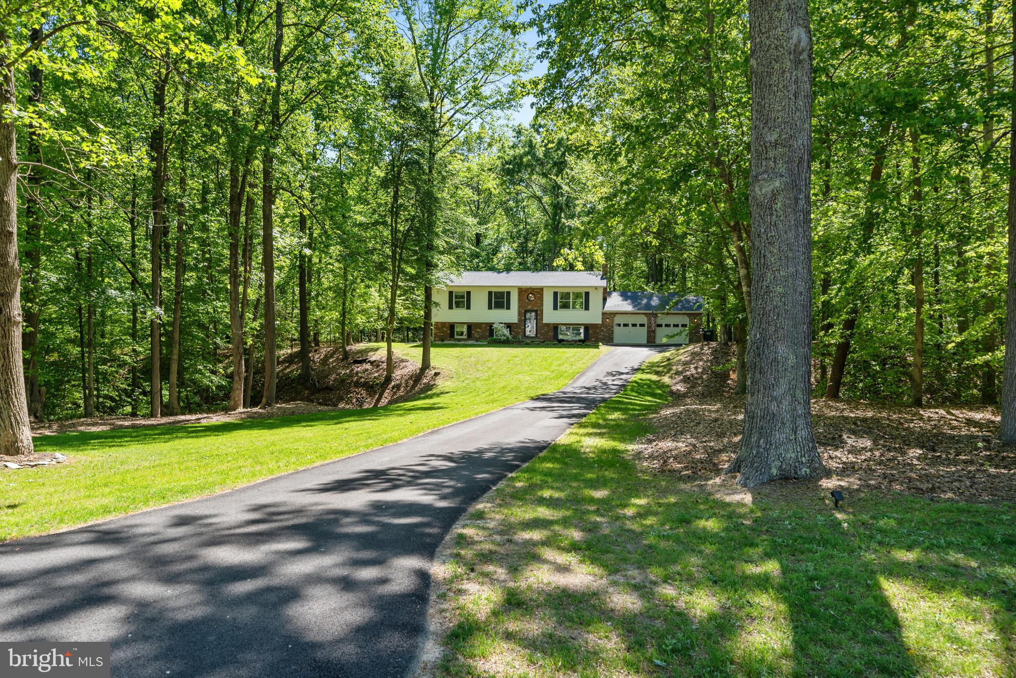 COUNTRY LAKES - Residential