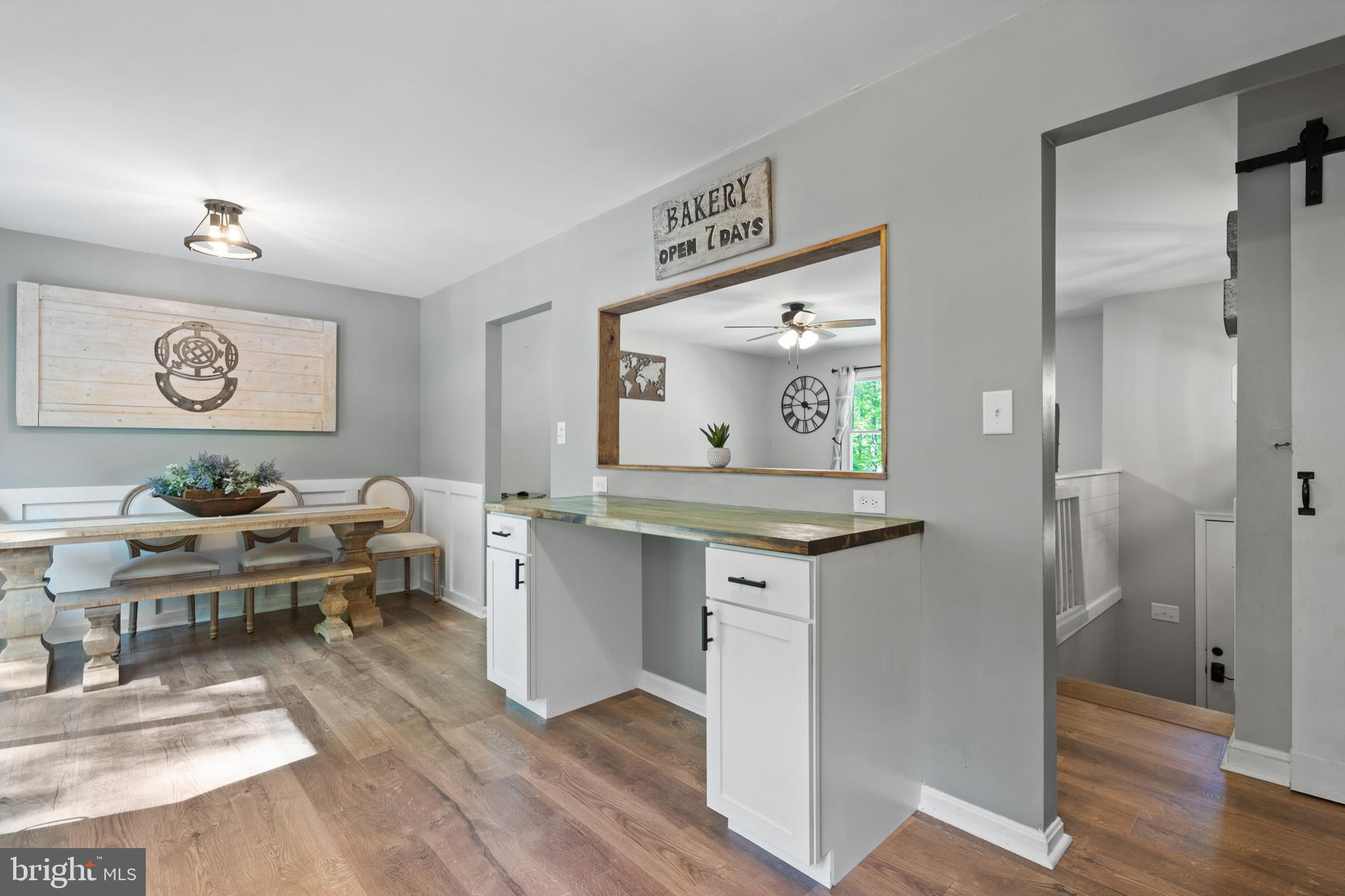 COUNTRY LAKES - Residential