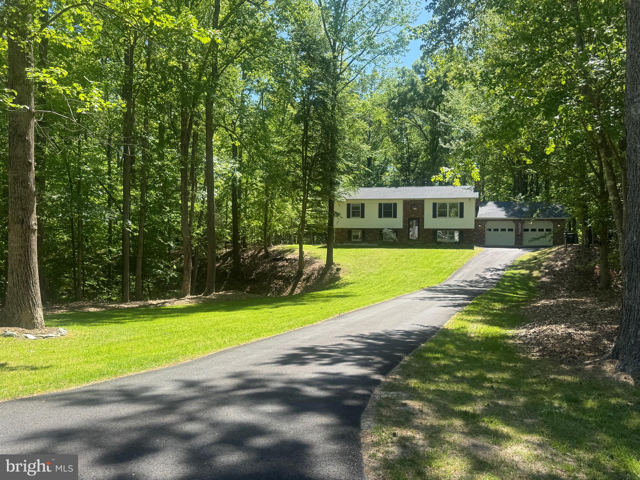 COUNTRY LAKES - Residential