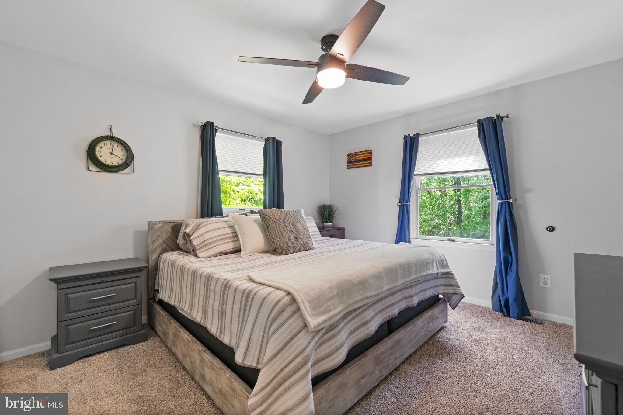 COUNTRY LAKES - Residential