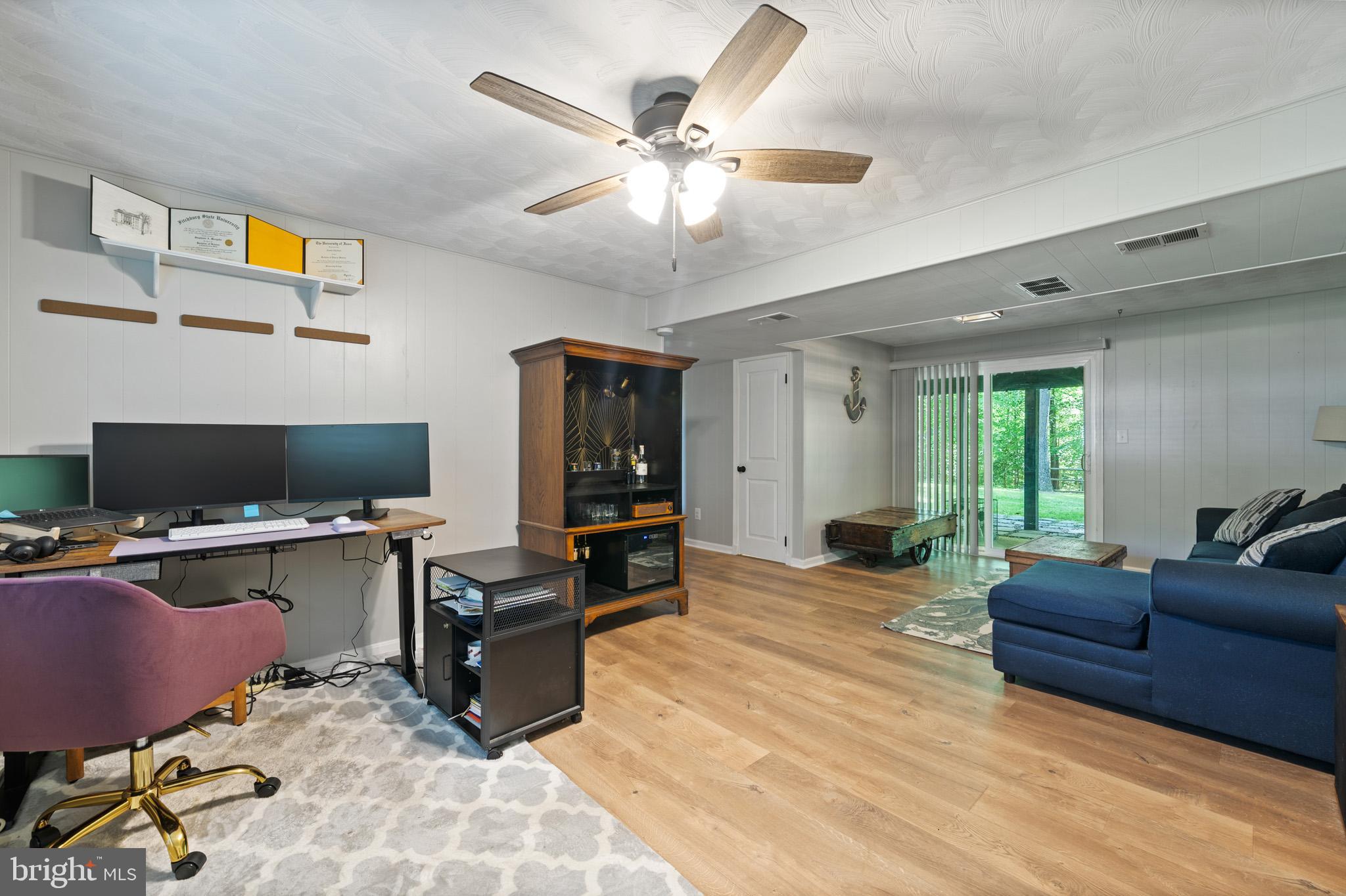 COUNTRY LAKES - Residential