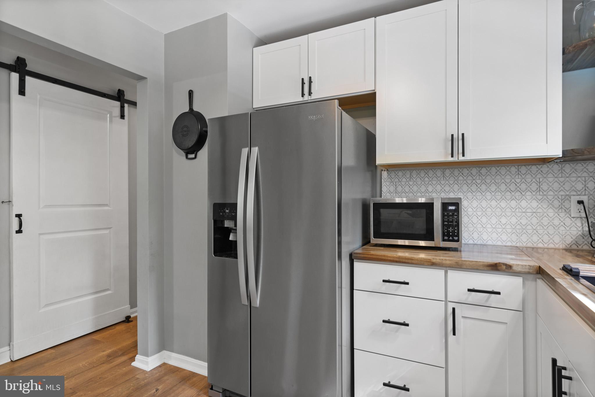 COUNTRY LAKES - Residential