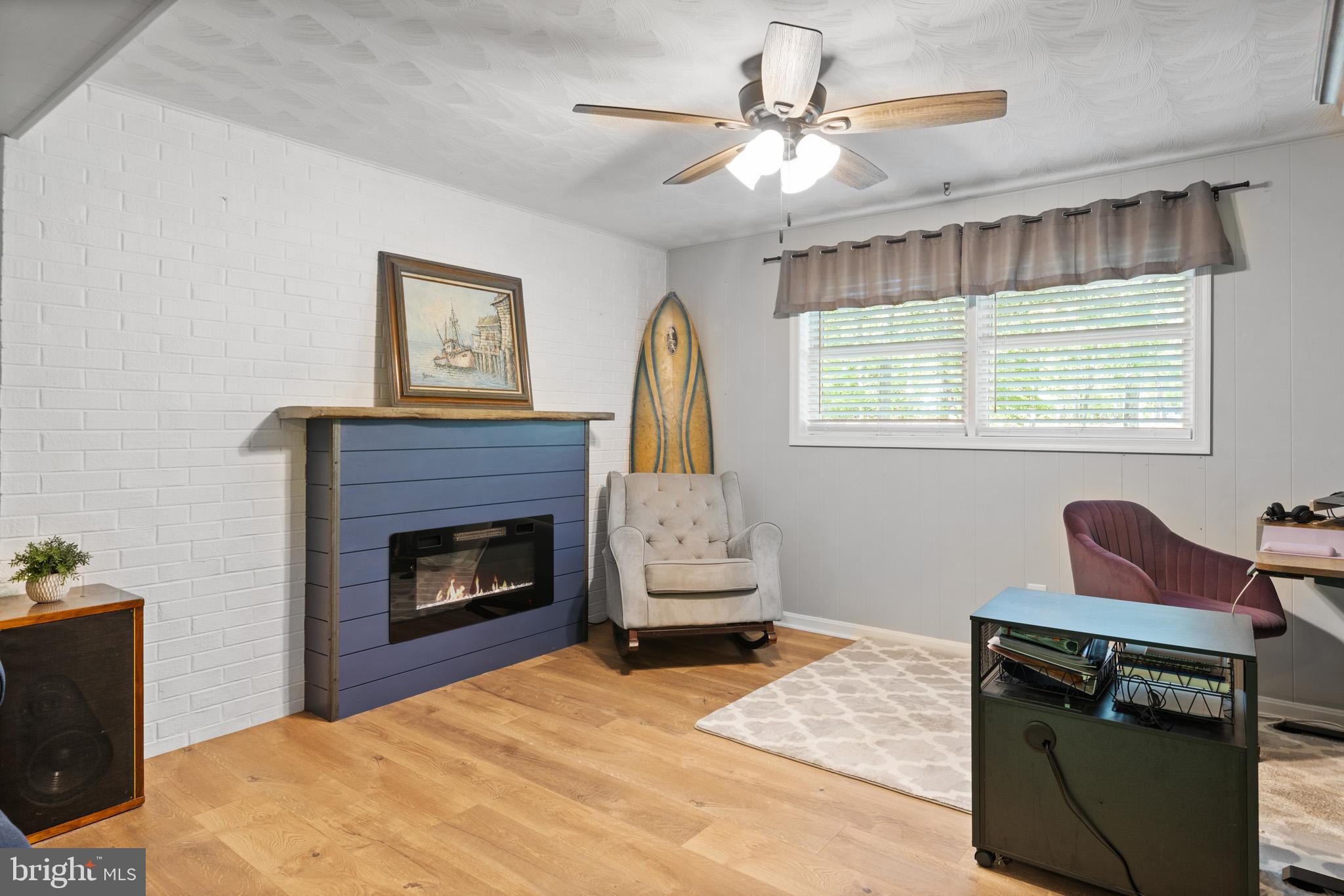 COUNTRY LAKES - Residential