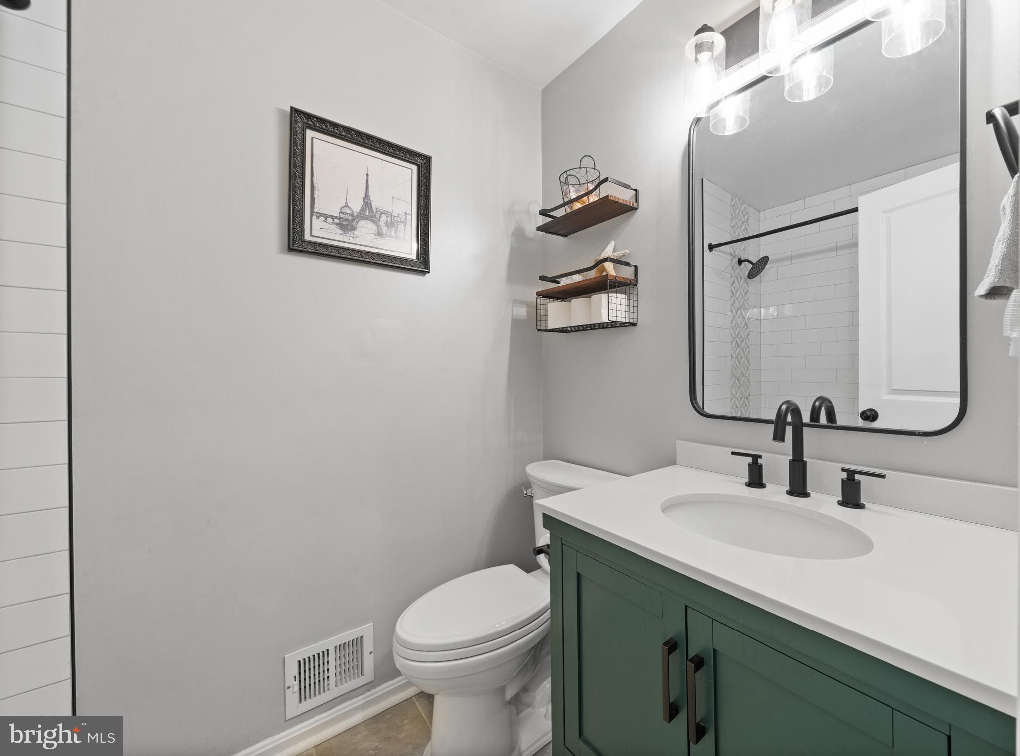 COUNTRY LAKES - Residential