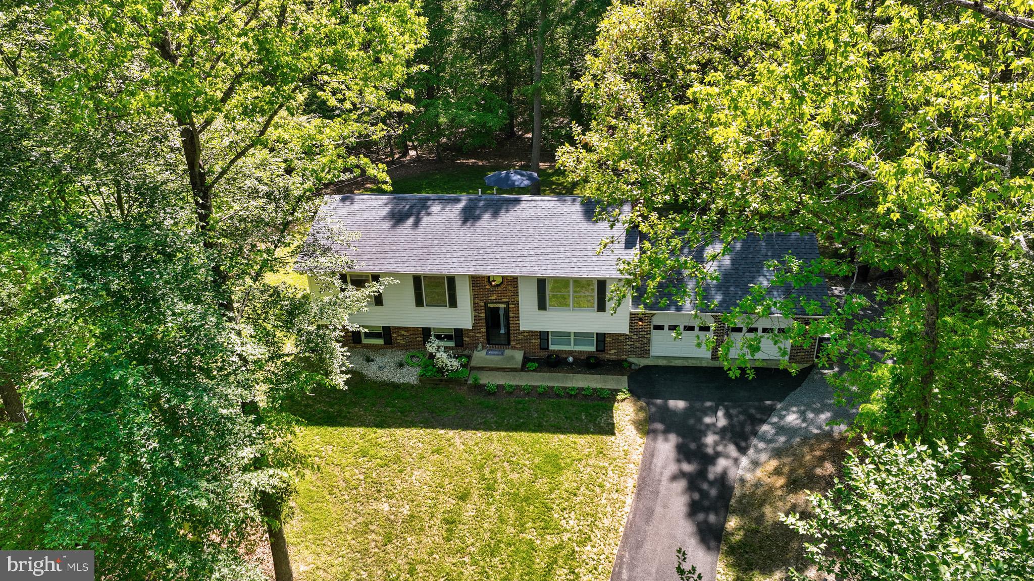 COUNTRY LAKES - Residential