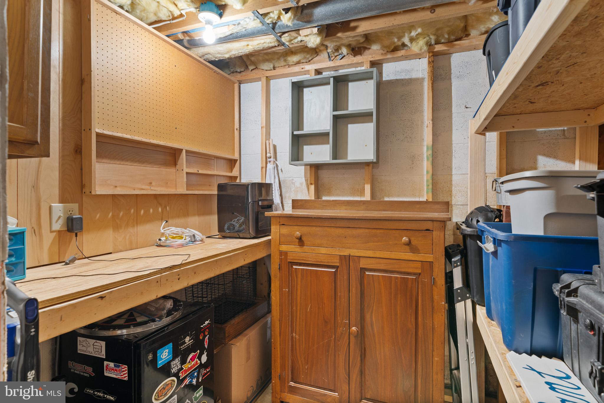 COUNTRY LAKES - Residential